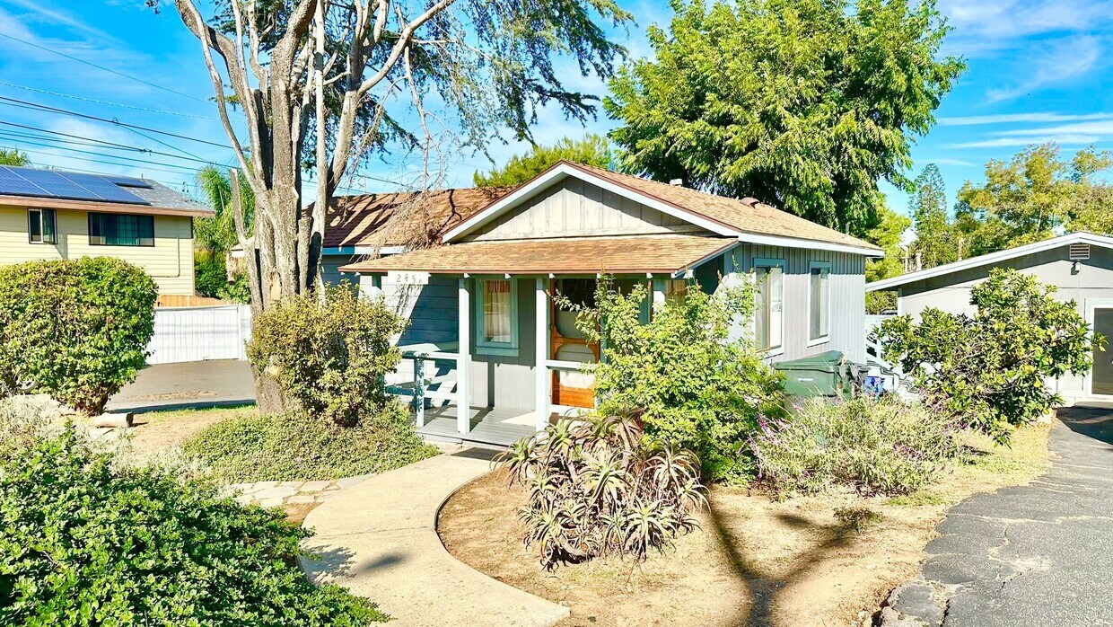 Darling Single Story Full Detached Guest H... House Rental in