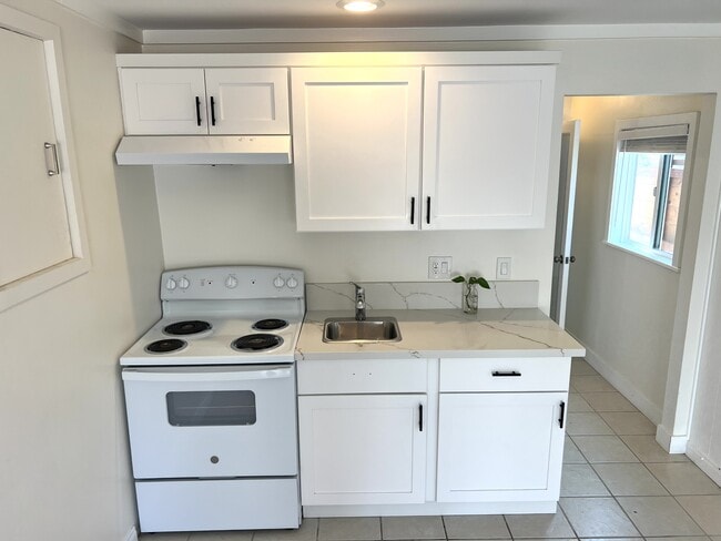 Building Photo - 4530 Del Mar Ave