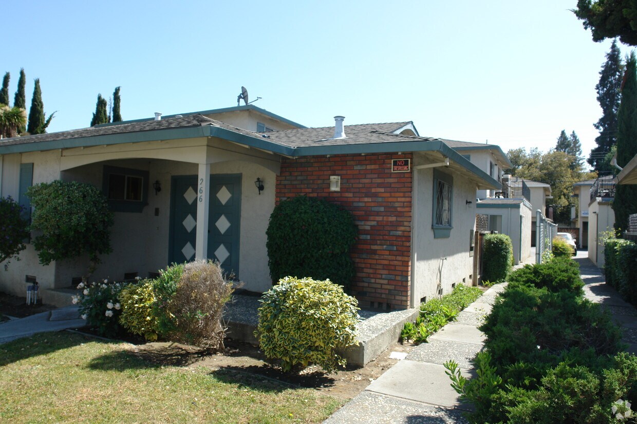 Building Photo - 266 Greendale Way