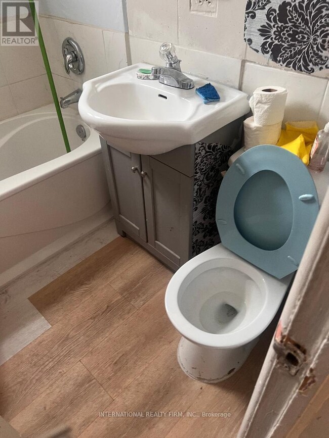 Building Photo - 2034 Weston Rd