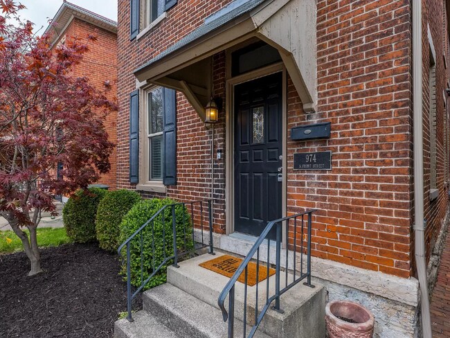 Foto del edificio - 974 S Front St