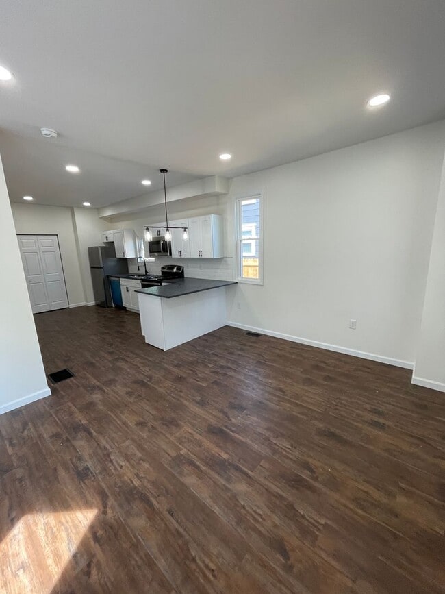 Building Photo - Fully Renovated 3BR/2.5BA Home in Merion Village