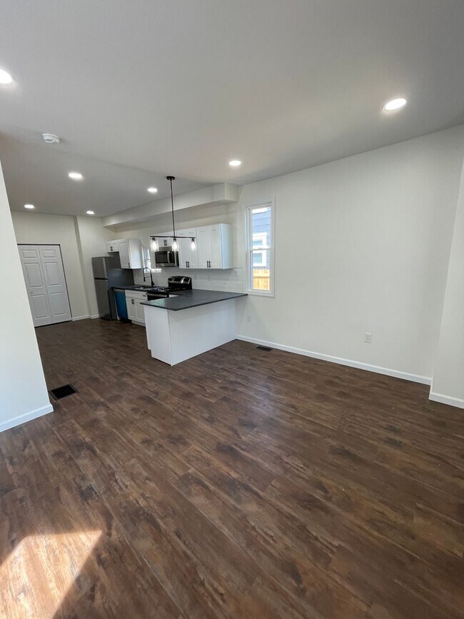 Foto del edificio - Fully Renovated 3BR/2.5BA Home in Merion Village