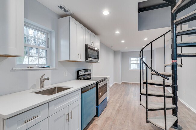 Building Photo - Brand New Luxury Temple Apartments