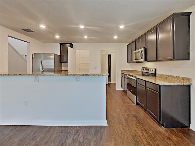 Building Photo - 1114 Brenton Leaf Dr