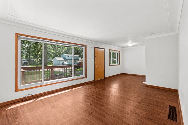 Building Photo - 5323 Winona Dr