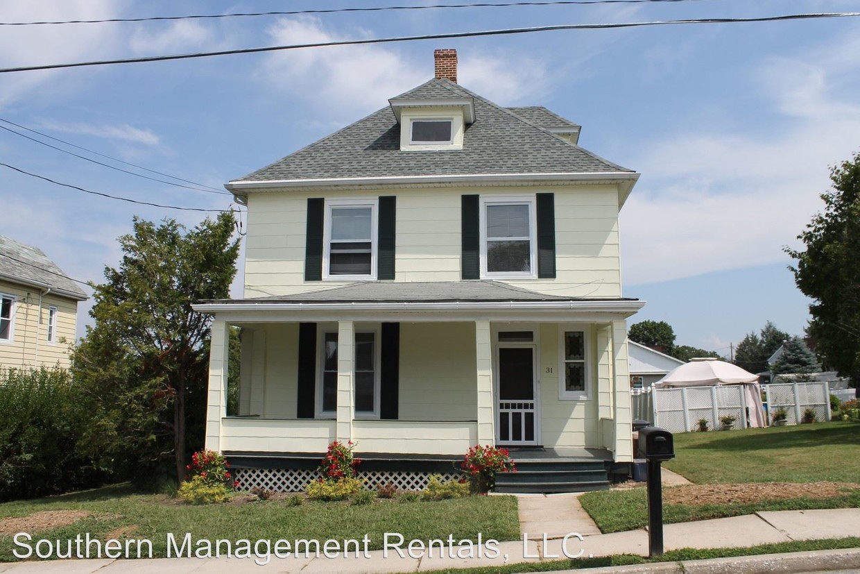 Primary Photo - 4 br, 2 bath House - 31 E Franklin St.