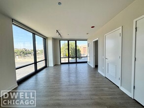 Building Photo - 737 N May St