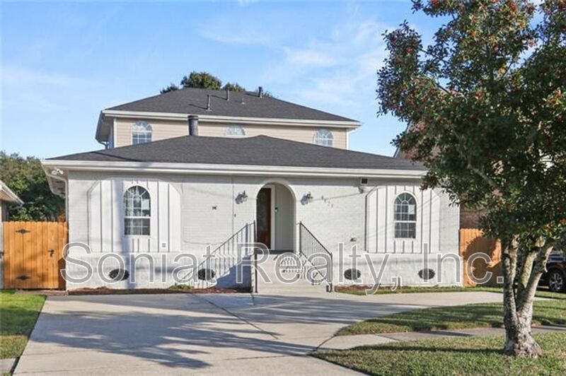 Foto principal - 4421 Lakewood Dr