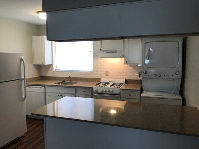 Building Photo - 134 W 9th Ave