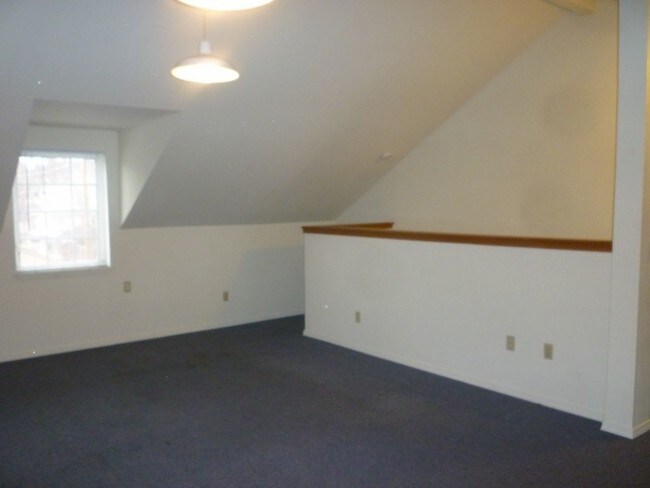 Building Photo - 824 NW Newport Ave