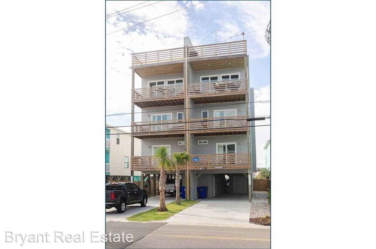 5 br, 3.5 bath House 1007 Carolina Beach... House Rental in