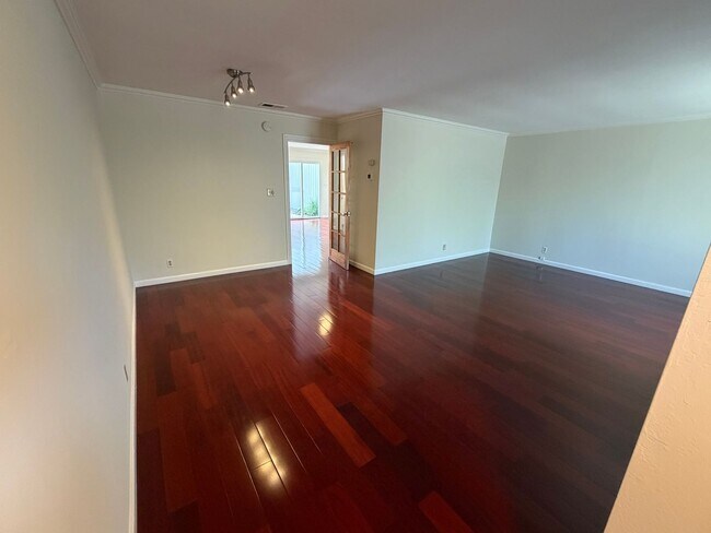 Foto del edificio - 3423 Catalina Ave
