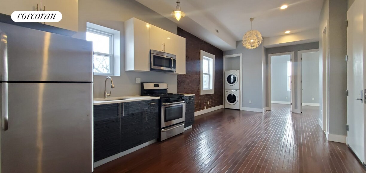 Foto principal - 2372 Pacific St