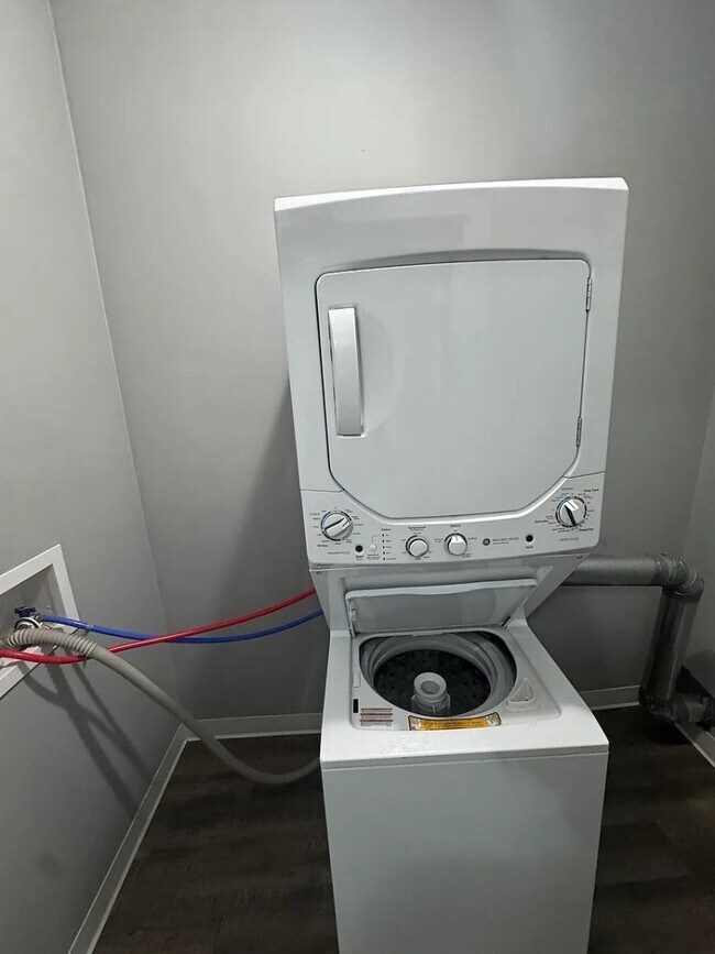 Building Photo - 511 Crouse St