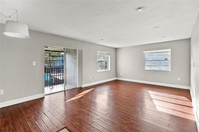 Foto del edificio - 2547 N Alafaya Trail