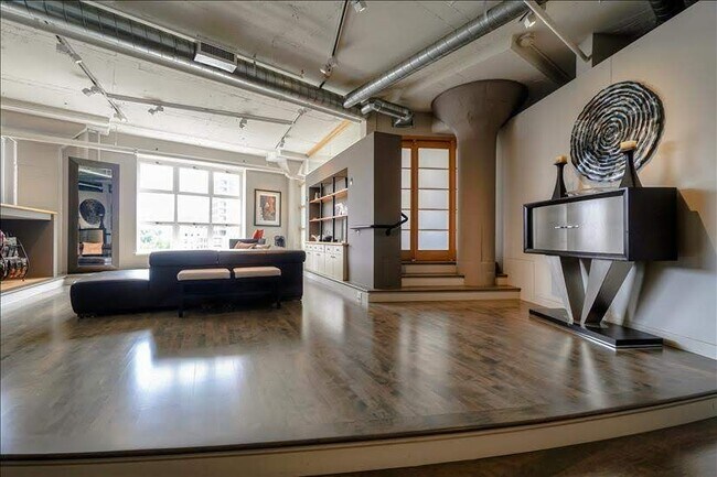 Foto del edificio - 1314 Northwest Irving Street, Unit 608