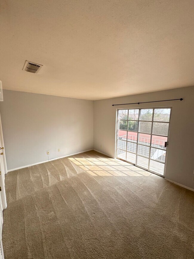 Foto del edificio - Town Home