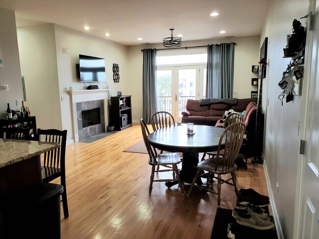 Living Room - 4700 N Western Ave