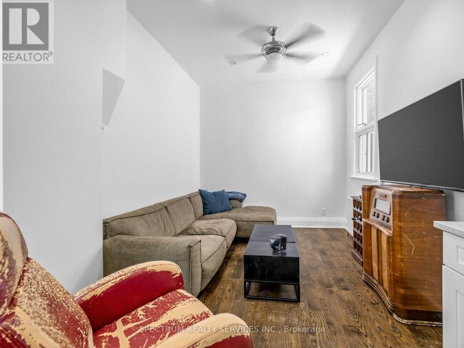 Building Photo - 29 Raglan Ave