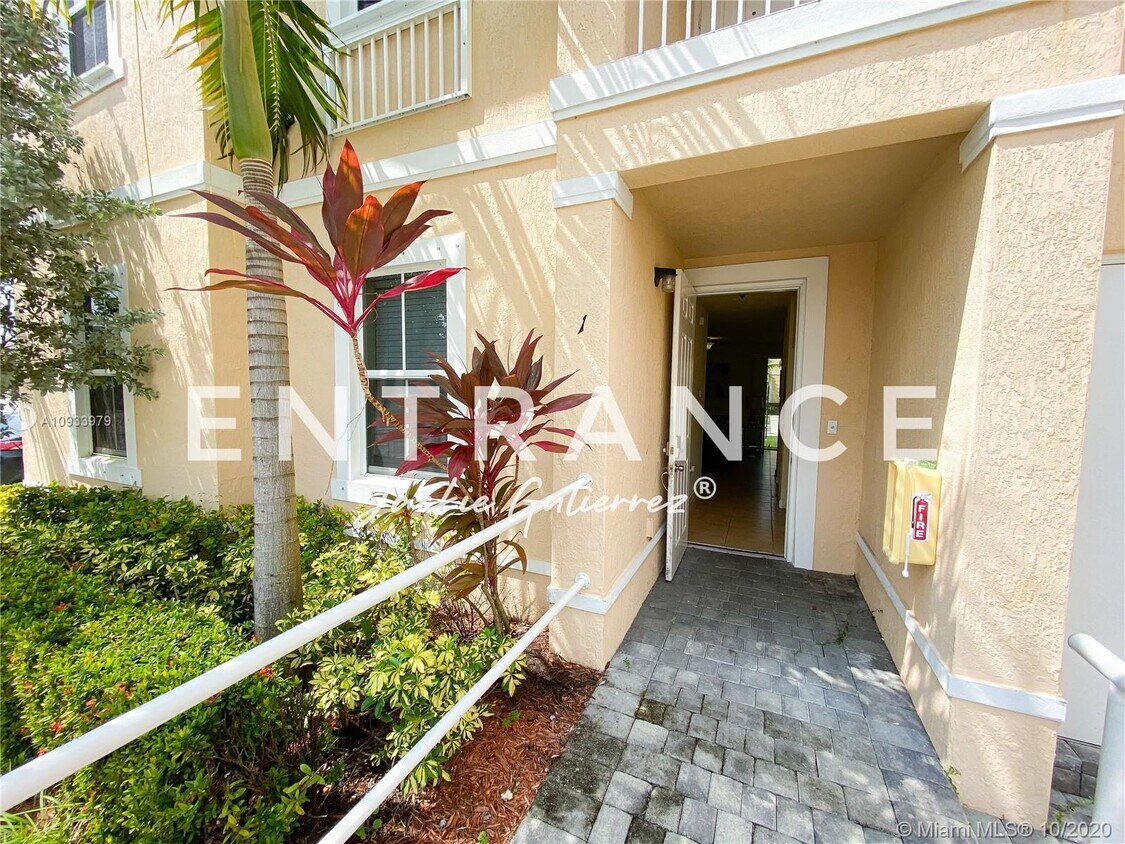 132 SE 28th Ln Unit 10, Homestead, FL 33033 Condo for Rent in