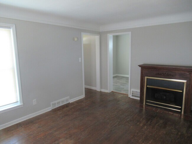Foto del edificio - 11901 Wayland Ave