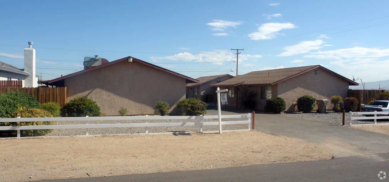 Primary Photo - 16564-16572 Cajon St