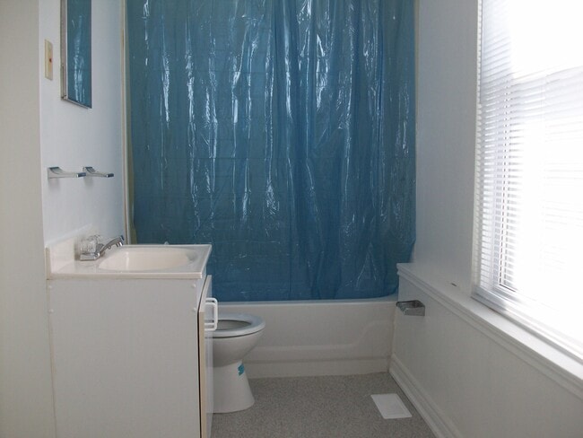 Building Photo - 539 Reid St