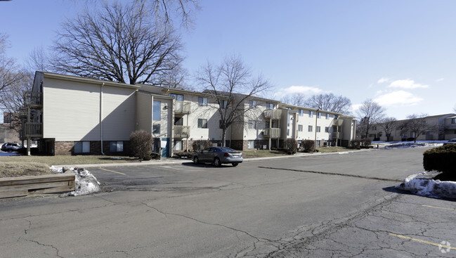 Building Photo - Landmark Apartments