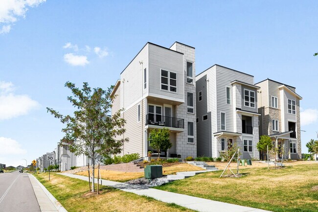 Building Photo - 5125 Queen Ct