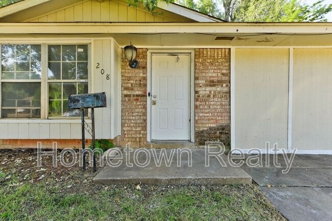 Building Photo - 208 W Shadywood Dr