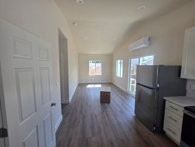 Foto del edificio - 1004 S Highland Ave