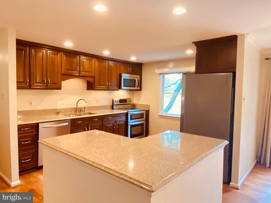 Foto principal - 12676 Magna Carta Rd