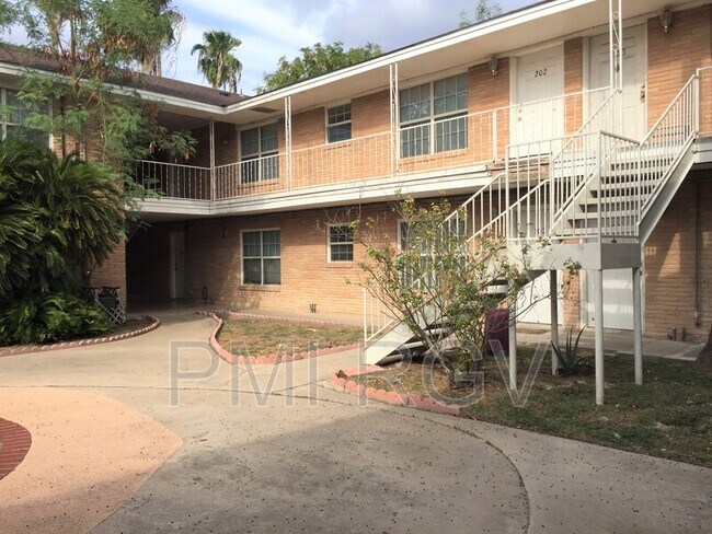 Foto del edificio - 819 Walnut Ave