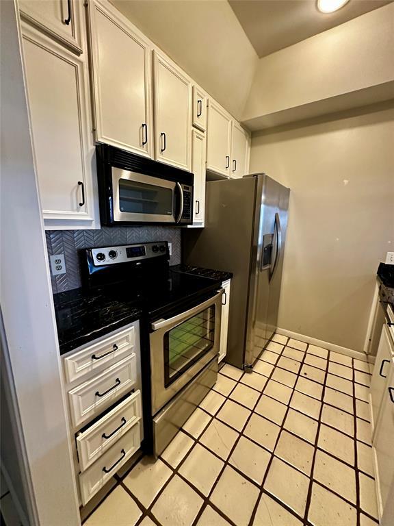 Building Photo - 641 W 31st 1/2 St