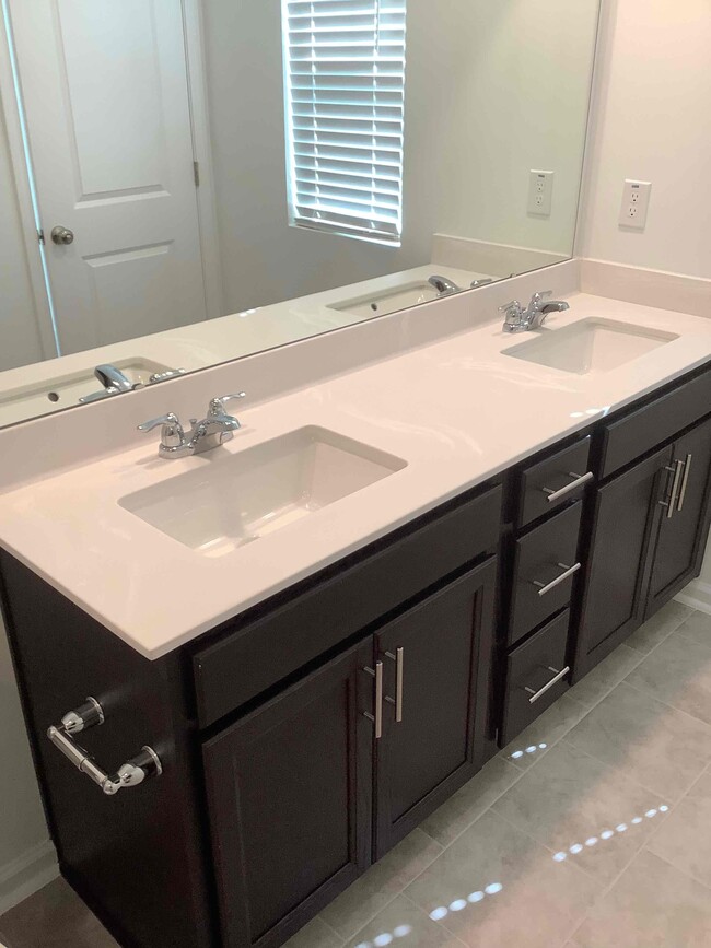 Foto del edificio - 1036 Sweet Woodruff Dr