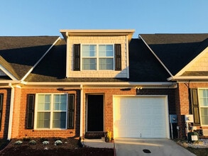 Building Photo - 142 Grove Landing Ct