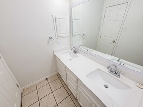 Building Photo - 3610 Honey Creek Dr