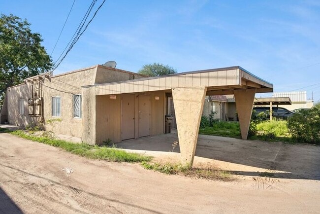 Building Photo - 1480 E 29th Ave