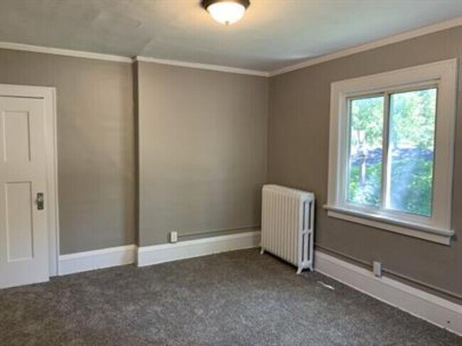 Building Photo - 114 W Summit Ave