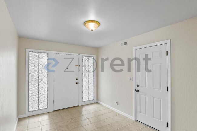 Foto del edificio - 78 St Marks Ct