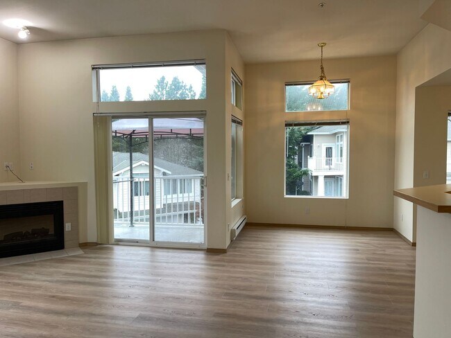 Foto del edificio - CLICK "REQUEST A TOUR" NOW!