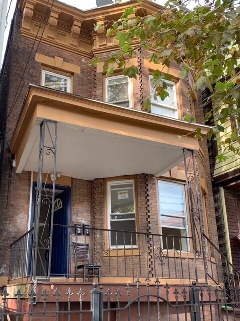 Primary Photo - 129 Grant Ave