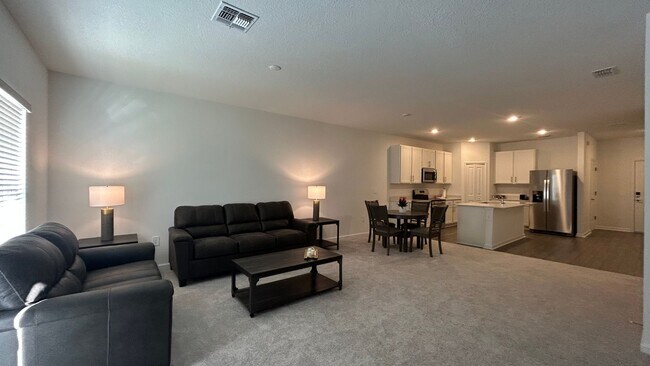 Foto del edificio - New construction!! Private Furnished Guest Suite & Office in NW Gainesville