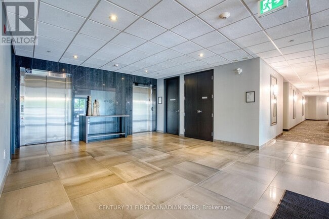 Building Photo - 1705-1705 Fiddlehead Pl