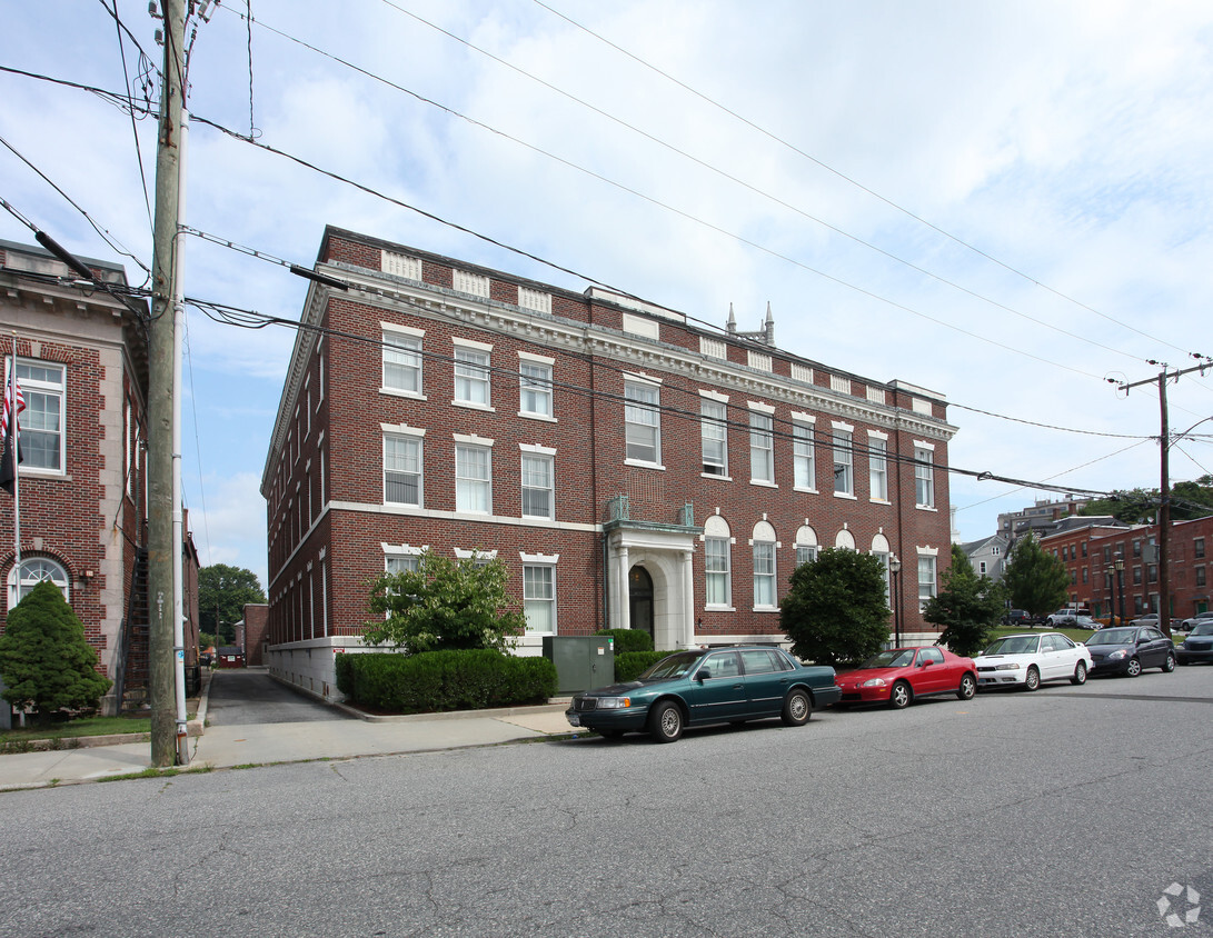 Building Photo - Washington Street Apartments