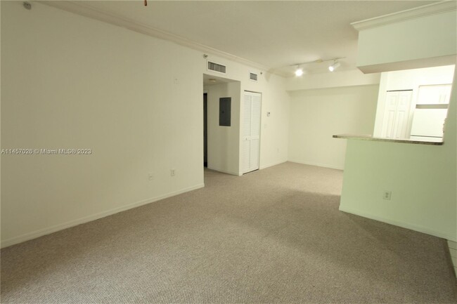 Building Photo - 100 SW 117th Terrace