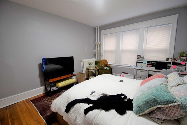 Building Photo - 235 Chestnut Hill Ave