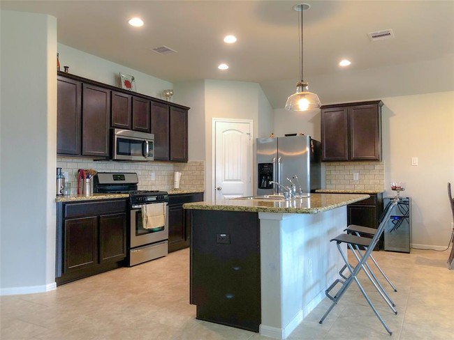 Foto del edificio - 3310 McDonough Way