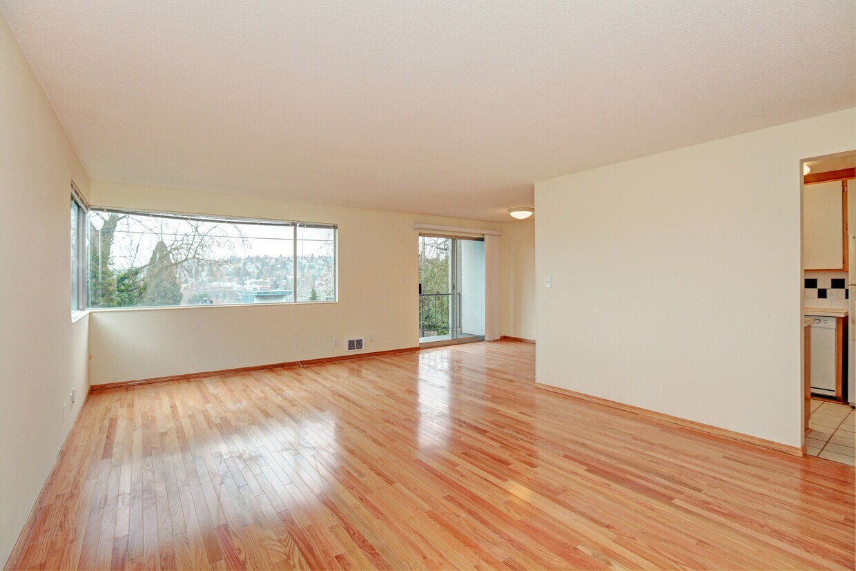 Primary Photo - 52 W Etruria St